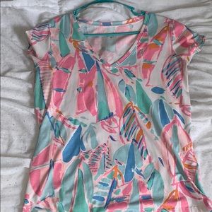 good simple lilly tee!